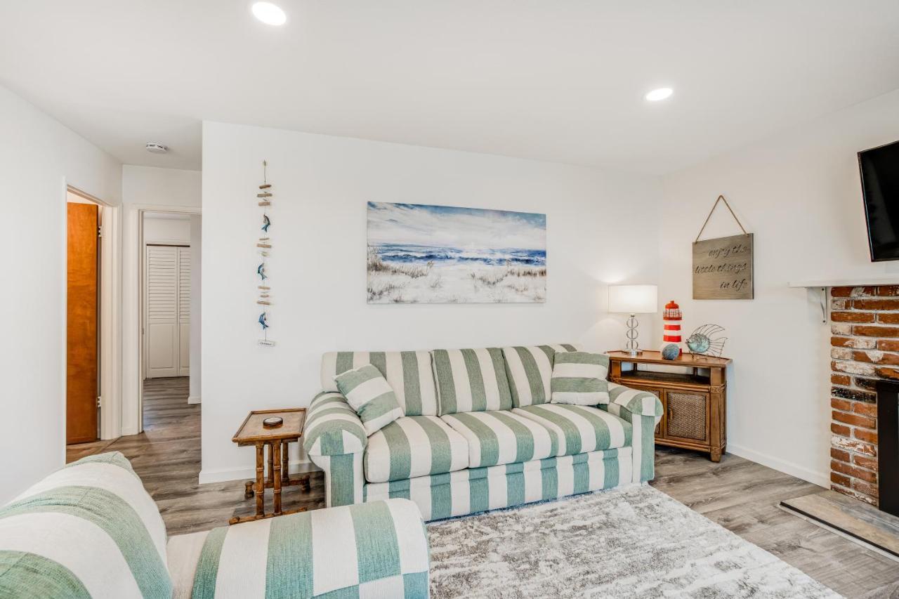 Paradise Beach Rockaway Beach Room photo